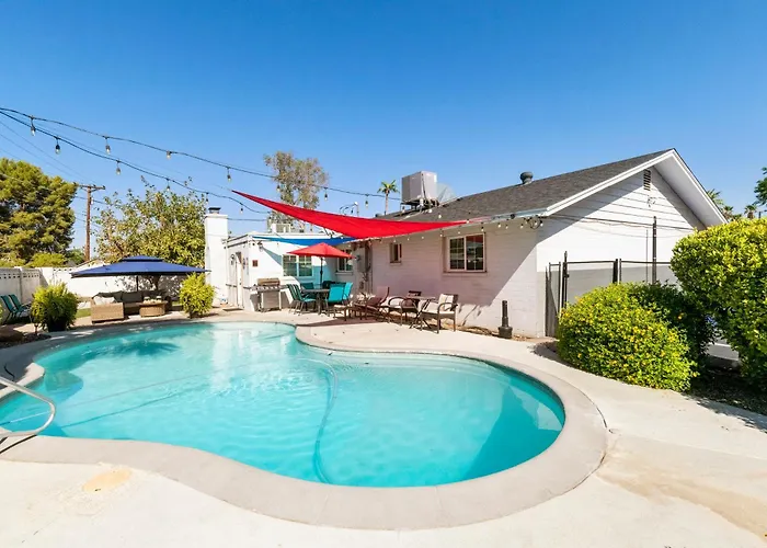 Heated Pool, Sports Court, Pool Table, King Beds * Tempe