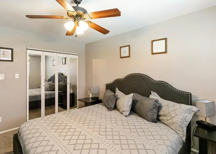 Heated Pool, Sports Court, Pool Table, King Beds Tempe