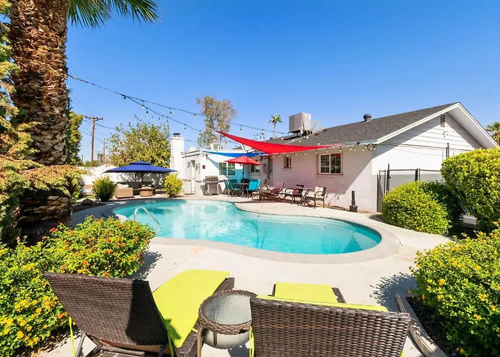 Heated Pool, Sports Court, Pool Table, King Beds